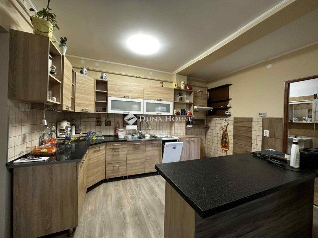 Eladó családi ház, Pincehelyen 29.5 M Ft, 3 szobás