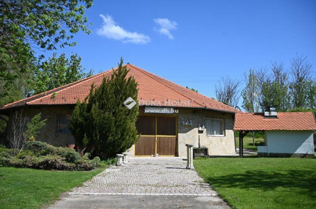 Eladó családi ház, Ceglédbercelen 478.8 M Ft, 11 szobás