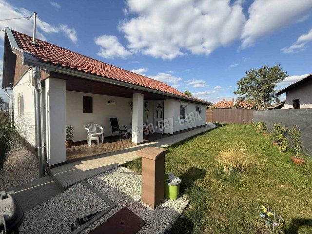 Eladó családi ház, Füzesgyarmaton 26 M Ft, 2 szobás