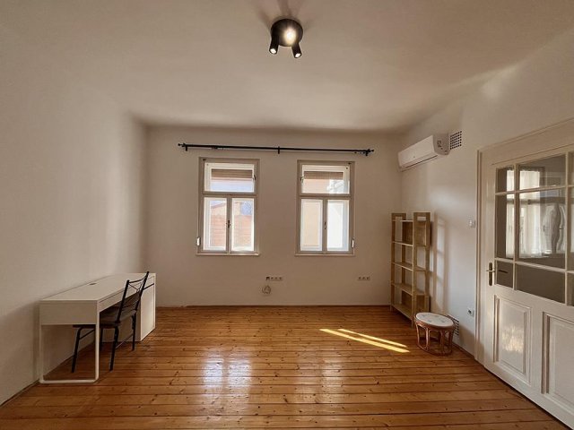 Eladó családi ház, Budapesten, III. kerületben 69.9 M Ft