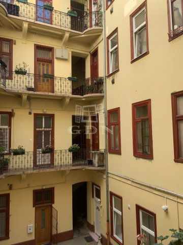 Kiadó téglalakás, albérlet, Budapesten, VI. kerületben