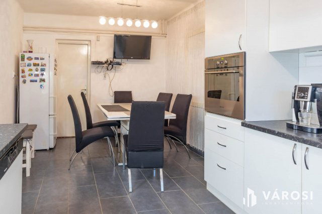 Eladó családi ház, Orosházán 52.9 M Ft, 5+1 szobás