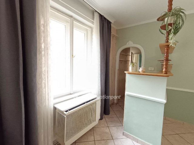 Eladó téglalakás, Szentesen 29 M Ft, 2+1 szobás