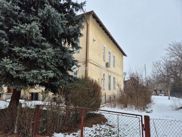 Eladó téglalakás, Ácson 31 M Ft, 3 szobás