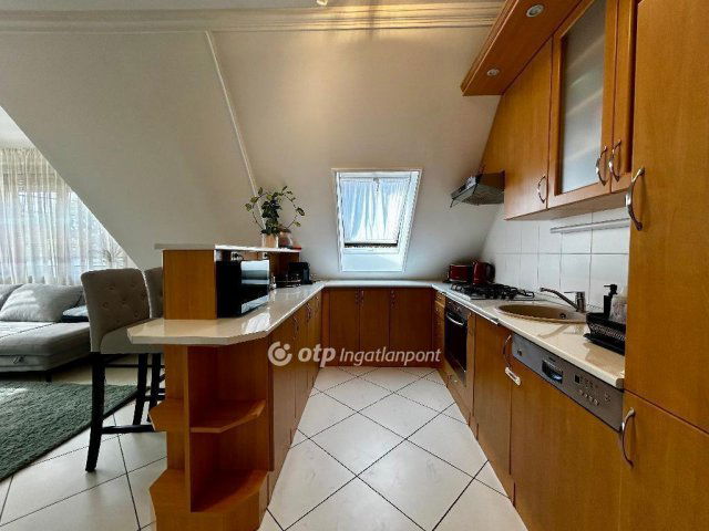 Eladó téglalakás, Debrecenben 77 M Ft, 1+1 szobás