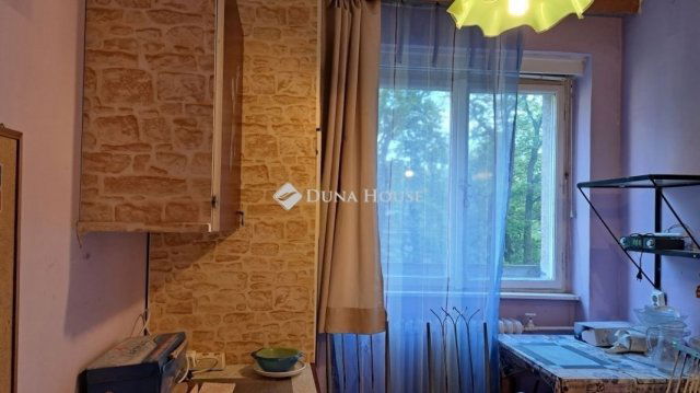 Eladó téglalakás, Várpalotán 23 M Ft, 2 szobás