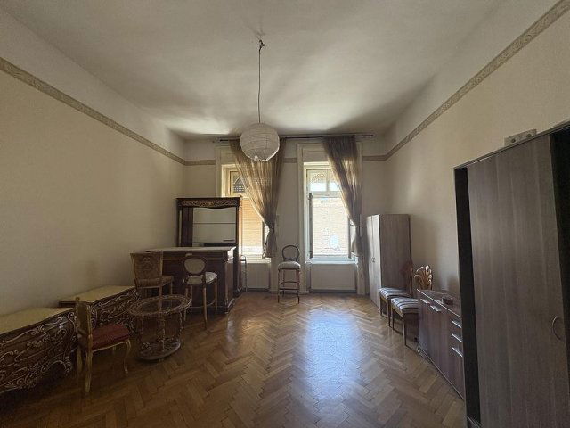 Eladó téglalakás, Budapesten, VI. kerületben 65 M Ft, 1 szobás