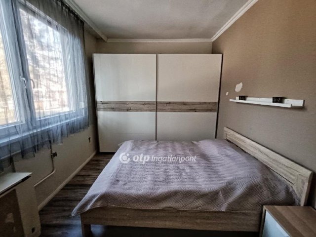 Eladó téglalakás, Szigetszentmiklóson 79.9 M Ft, 2+2 szobás