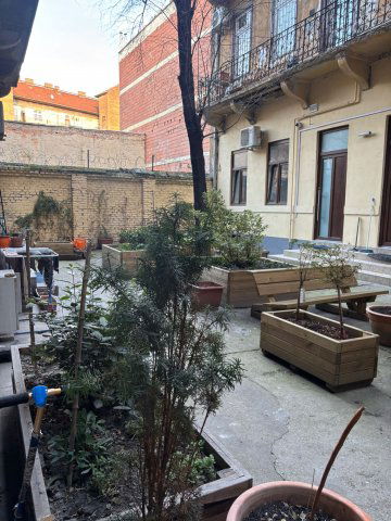 Eladó téglalakás, VIII. kerületben, Szerdahelyi utcában