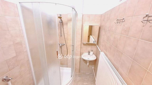 Eladó családi ház, Nagykőrösön 79.9 M Ft, 5+2 szobás