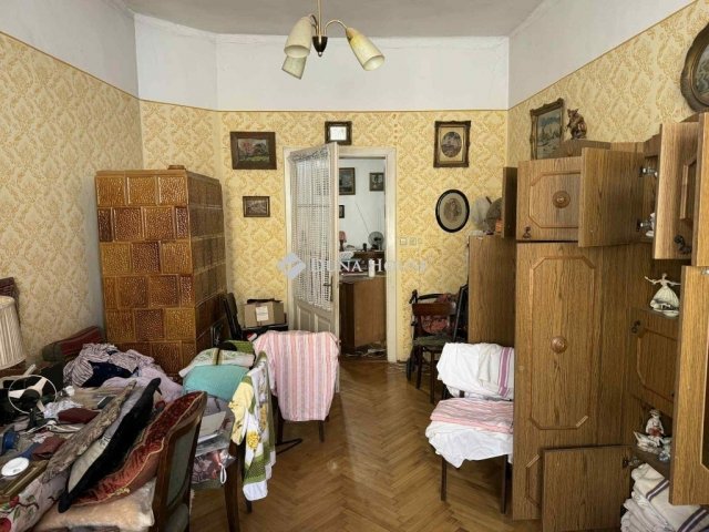 Eladó téglalakás, Pécsett 65 M Ft, 3 szobás