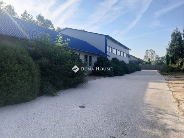 Eladó ipari ingatlan, Szigetújfalun, Fő úton 250 M Ft