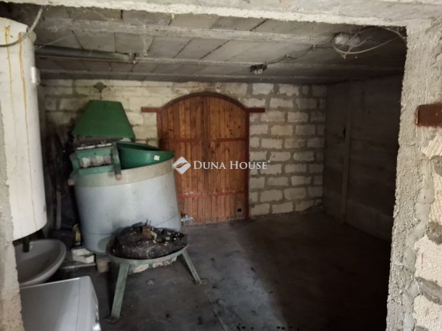 Eladó családi ház, Bicskén 25 M Ft, 2 szobás