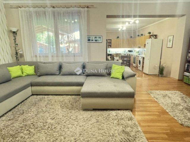 Eladó családi ház, Békéscsabán 89.9 M Ft, 4 szobás