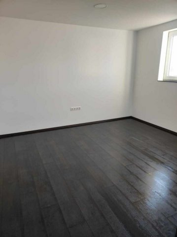 Eladó téglalakás, Esztergomban 177.8 M Ft, 3 szobás