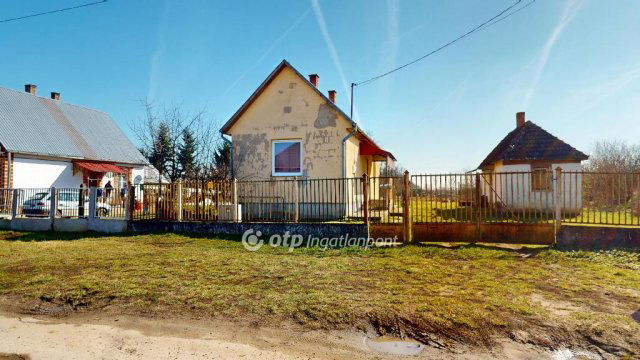 Eladó családi ház, Gyulaházán 15 M Ft, 2 szobás