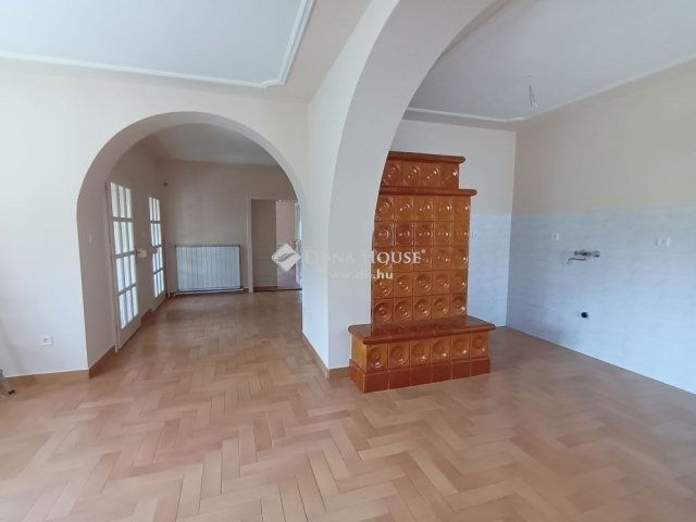 Eladó családi ház, Kecskeméten 107.9 M Ft, 3 szobás