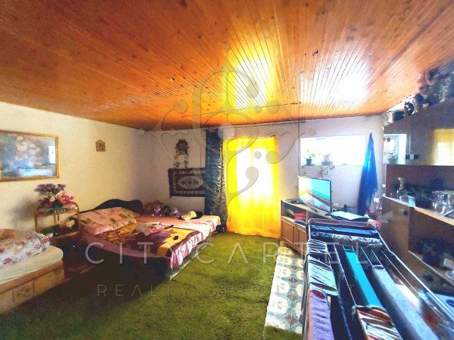 Eladó családi ház, Solton 42 M Ft, 4+1 szobás