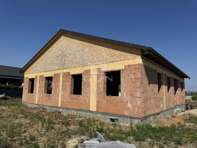 Eladó ikerház, Sárszentmihályon 89 M Ft, 4 szobás