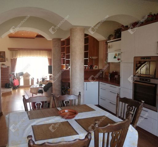 Eladó családi ház, Győrött 79.5 M Ft, 5 szobás