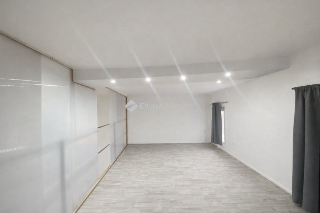 Eladó téglalakás, Budapesten, VI. kerületben 84.9 M Ft, 1 szobás