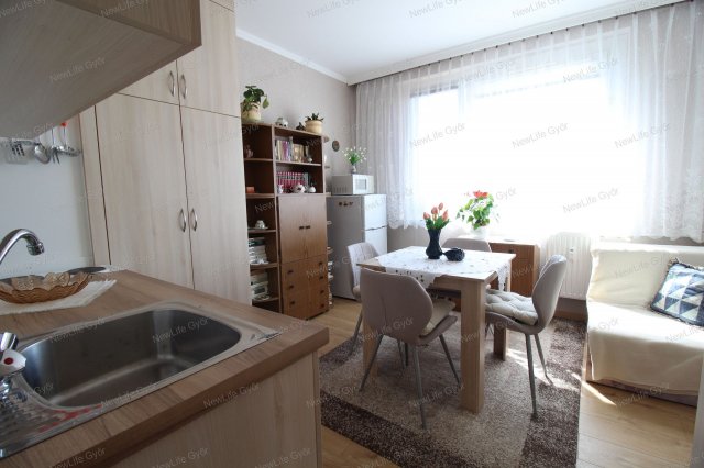 Eladó panellakás, Mosonmagyaróváron 38.5 M Ft, 2 szobás