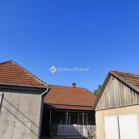 Eladó családi ház, Dunaharasztin 24.9 M Ft, 2 szobás