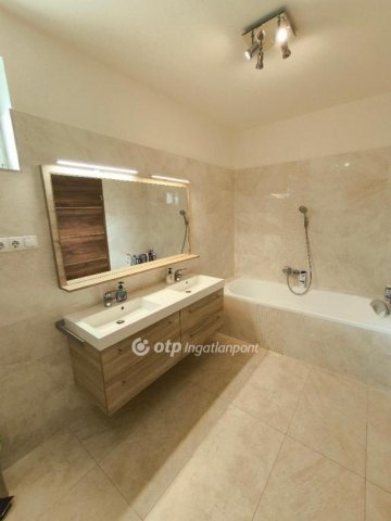 Eladó családi ház, Solymáron 279 M Ft, 6 szobás