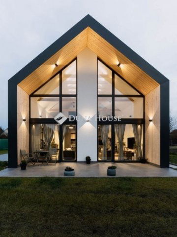 Eladó nyaraló, Balatonkeresztúron 99 M Ft, 3+2 szobás