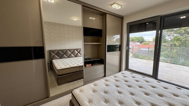 Eladó téglalakás, Debrecenben 128 M Ft, 4 szobás