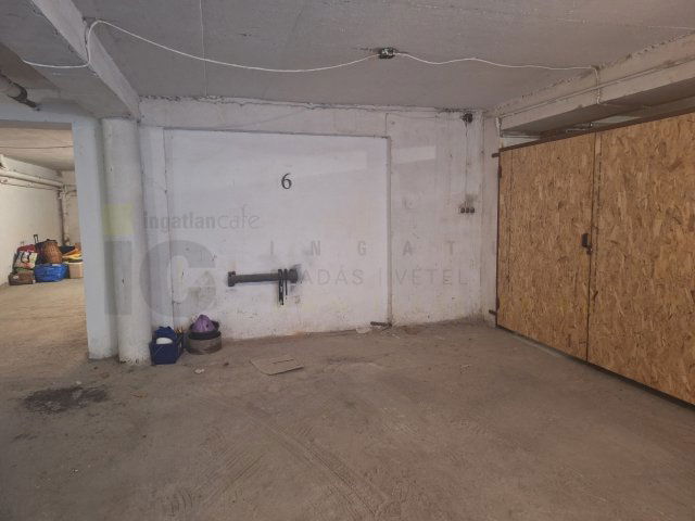 Kiadó garázs, Szegeden, Béke utcában 20 E Ft / hó