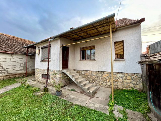Eladó családi ház, Bólyban 42 M Ft, 2 szobás