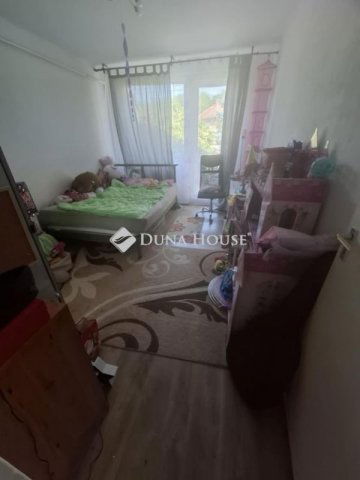 Eladó családi ház, Úrin 79.995 M Ft, 6 szobás