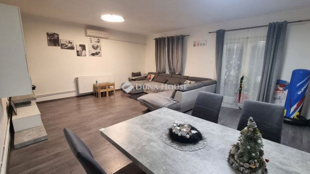 Eladó családi ház, Délegyházán, Szabadság téren 79.9 M Ft