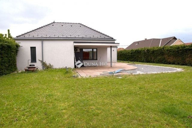 Eladó családi ház, Nagykozáron 119.99 M Ft, 4 szobás