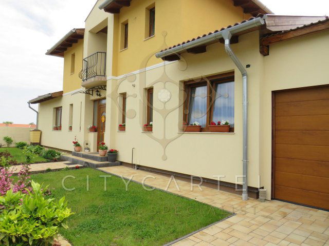 Eladó családi ház, Siófokon 159.9 M Ft, 6 szobás