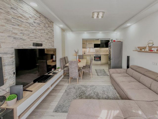 Eladó panellakás, Tatabányán 51.9 M Ft, 2+1 szobás