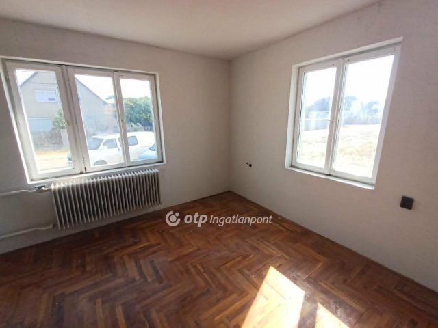 Eladó családi ház, Csongrádon 23.5 M Ft, 3 szobás
