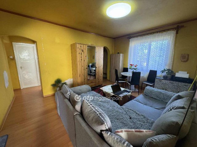 Eladó családi ház, Konyáron 29.999 M Ft, 3 szobás