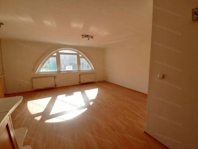 Kiadó téglalakás, albérlet, Szolnokon 180 E Ft / hó, 2+1 szobás