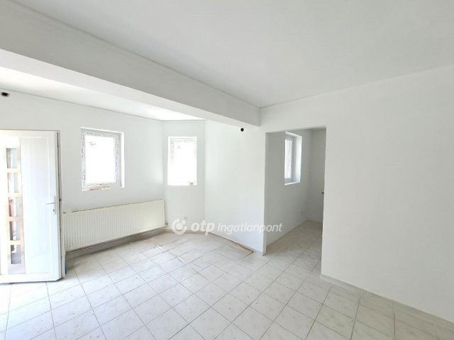 Eladó családi ház, Kecskeméten 98 M Ft, 6+1 szobás