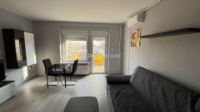 Eladó téglalakás, Balatonalmádiban 99 M Ft, 3 szobás