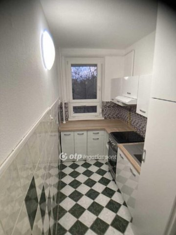 Eladó panellakás, Budapesten, III. kerületben 61.9 M Ft, 2 szobás