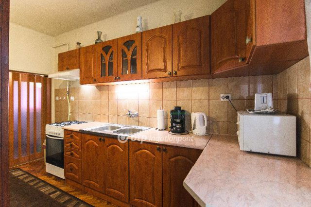 Eladó téglalakás, Kunszentmártonban 33.9 M Ft, 1+2 szobás