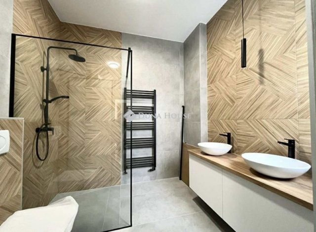 Eladó téglalakás, Pécsett 86.9 M Ft, 4 szobás