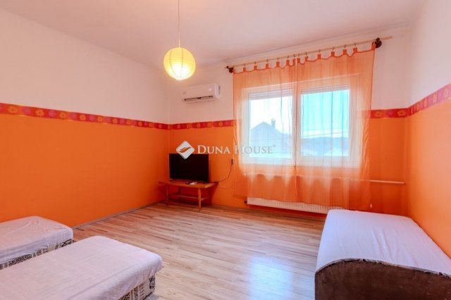 Eladó családi ház, Cserépfaluban 58 M Ft, 6 szobás