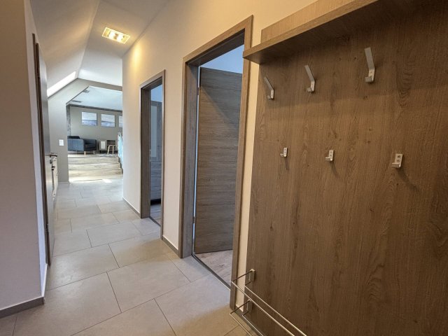 Kiadó iroda, Tatán 375 E Ft / hó, 3 szobás