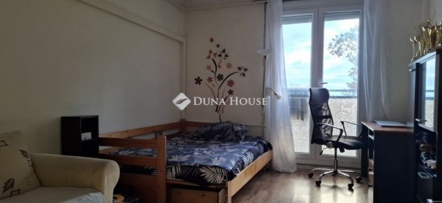 Eladó panellakás, Pécsett 46.9 M Ft, 2+1 szobás