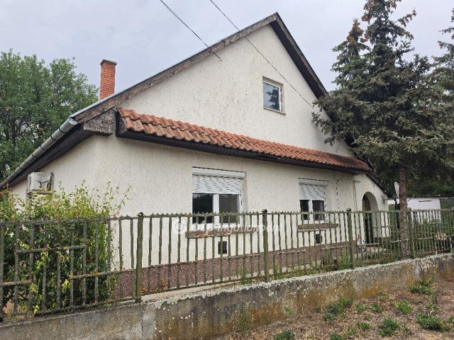 Eladó családi ház, Tápiószőlősön 32.9 M Ft, 3 szobás