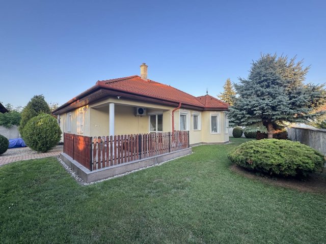 Eladó családi ház, Mosonszentmiklóson 94.9 M Ft, 4 szobás